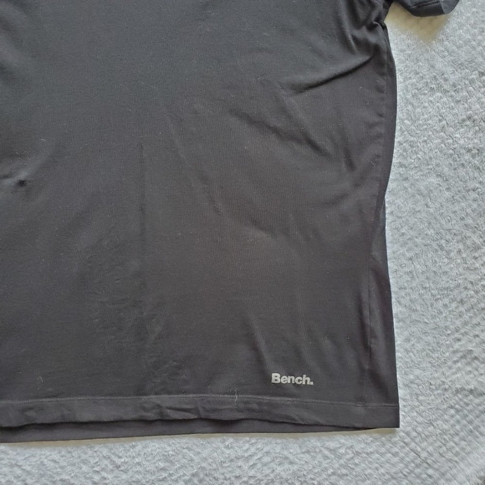 Bench Black V-Neck T-Shirt Size Large